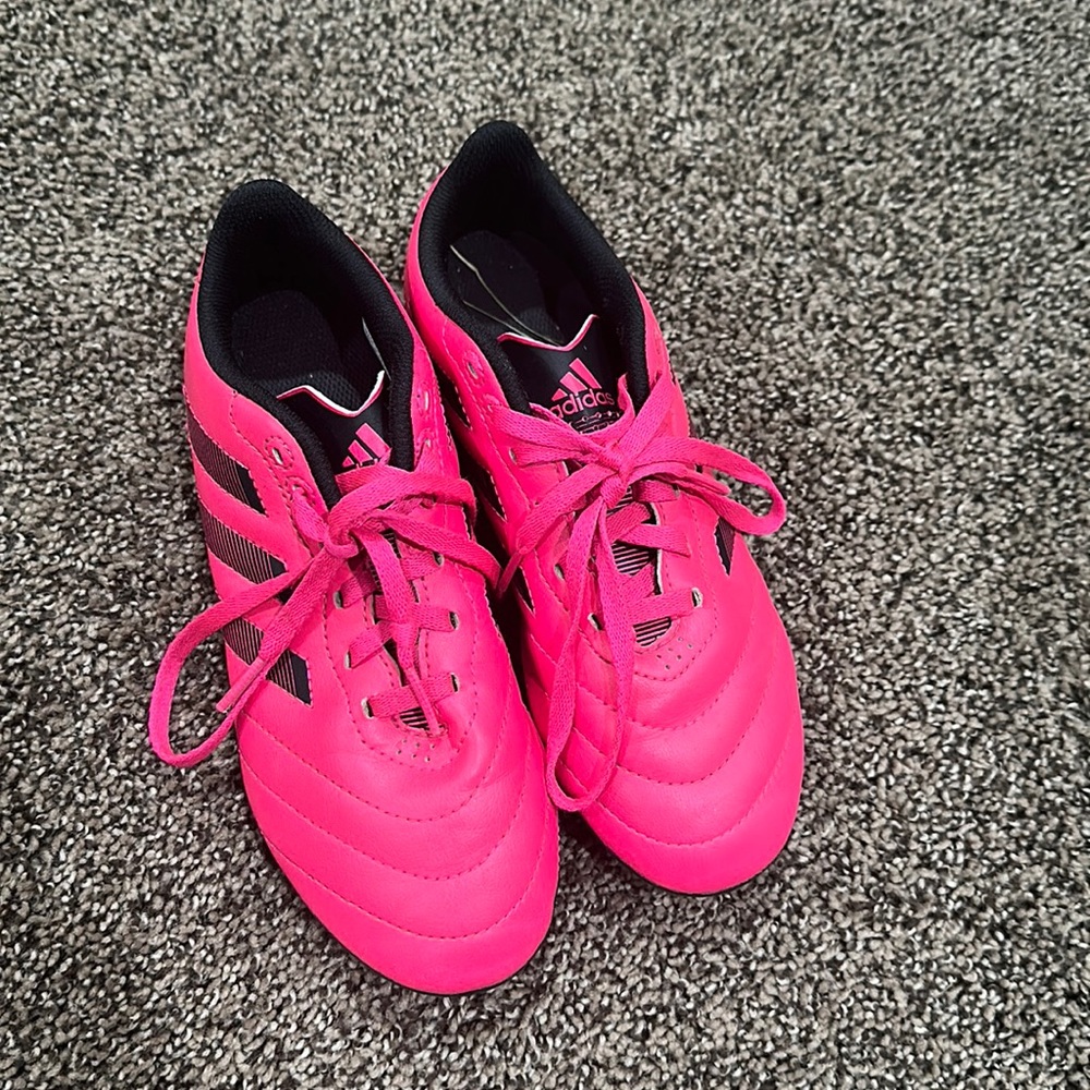 Little girls soccer shoes
